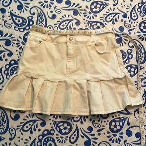 Hollister pleated skirt